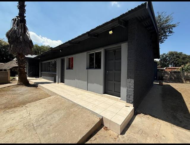 4 BEDROOM HOUSE FOR SALE IN VANDERBIJLPARK CW 5